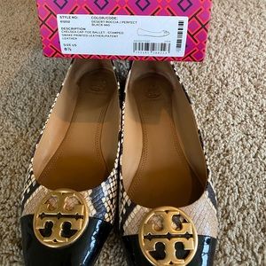 Tory Burch flat crocodile/black